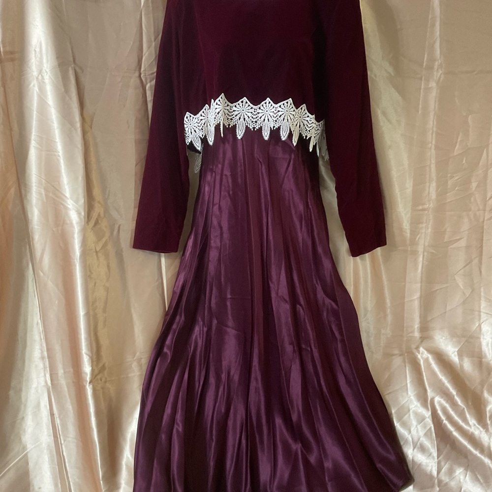 Elegant Burgundy Lace Trim Dress